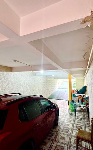 Casa à venda com 275m², 3 quartos e 4 vagas Casa à venda com 275m², 3 quartos e 4 vagasGaragem