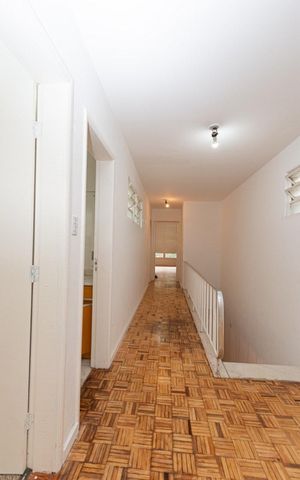 Casa à venda com 272m², 4 quartos e 3 vagasCorredor 
