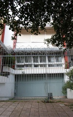 Casa à venda com 272m², 4 quartos e 3 vagasFachada 