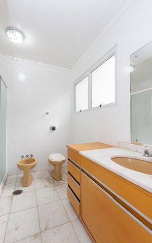 Casa à venda com 272m², 4 quartos e 3 vagasBanheiro 2