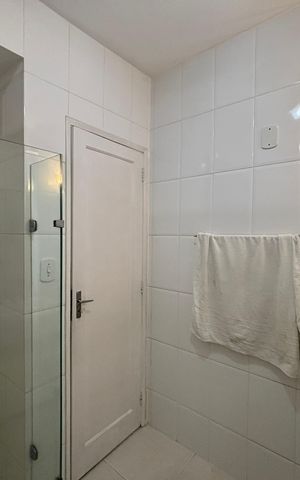 Apartamento à venda com 85m², 2 quartos e sem vaga Apartamento à venda com 85m², 2 quartos e sem vagaBanheiro social