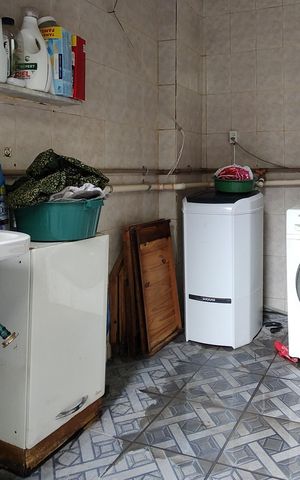 Casa de condomínio à venda com 367m², 5 quartos e 4 vagas Casa de condomínio à venda com 367m², 5 quartos e 4 vagasLavanderia