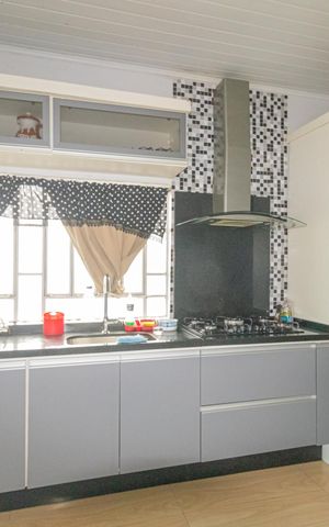Casa à venda com 132m², 2 quartos e 2 vagas Casa à venda com 132m², 2 quartos e 2 vagasCozinha