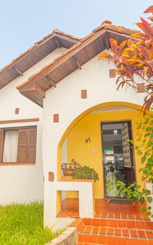 Casa à venda com 132m², 2 quartos e 2 vagas Casa à venda com 132m², 2 quartos e 2 vagasJardim/Entrada