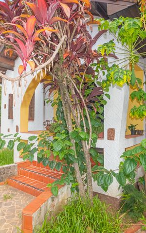 Casa à venda com 132m², 2 quartos e 2 vagas Casa à venda com 132m², 2 quartos e 2 vagasJardim/Entrada