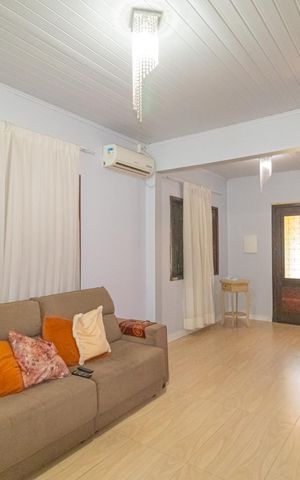 Casa à venda com 132m², 2 quartos e 2 vagas Casa à venda com 132m², 2 quartos e 2 vagasSala