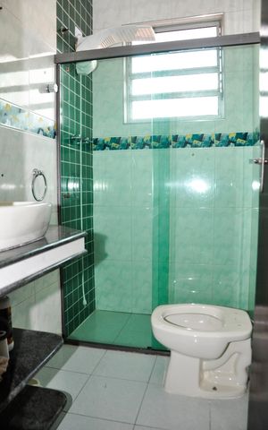 Casa para alugar com 230m², 3 quartos e 2 vagas Casa para alugar com 230m², 3 quartos e 2 vagasDetalhe - Banheiro Social