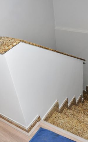 Casa para alugar com 230m², 3 quartos e 2 vagas Casa para alugar com 230m², 3 quartos e 2 vagasDetalhe - Escada Quartos