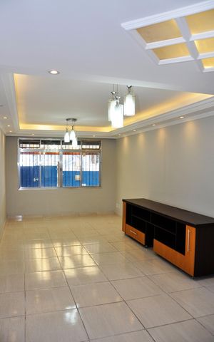Casa para alugar com 230m², 3 quartos e 2 vagas Casa para alugar com 230m², 3 quartos e 2 vagasDetalhe - Sala