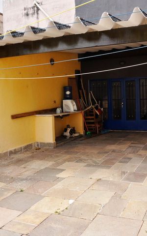 Casa para alugar com 230m², 3 quartos e 2 vagas Casa para alugar com 230m², 3 quartos e 2 vagasDetalhe - Quintal