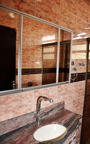 Casa para alugar com 230m², 3 quartos e 2 vagas Casa para alugar com 230m², 3 quartos e 2 vagasDetalhe - Suíte