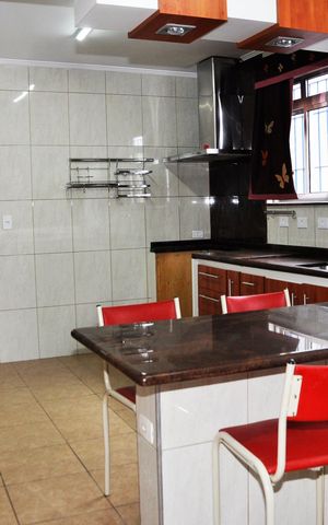 Casa para alugar com 230m², 3 quartos e 2 vagas Casa para alugar com 230m², 3 quartos e 2 vagasDetalhe - Cozinha