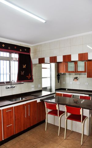 Casa para alugar com 230m², 3 quartos e 2 vagas Casa para alugar com 230m², 3 quartos e 2 vagasDetalhe - Cozinha