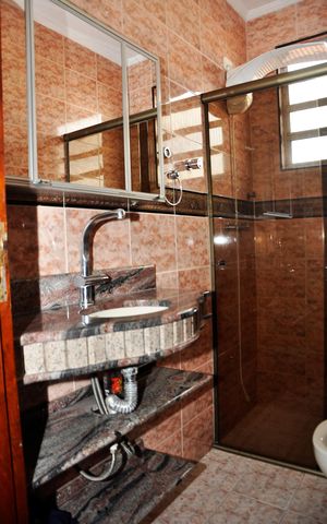 Casa para alugar com 230m², 3 quartos e 2 vagas Casa para alugar com 230m², 3 quartos e 2 vagasDetalhe - Suíte
