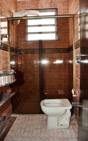 Casa para alugar com 230m², 3 quartos e 2 vagas Casa para alugar com 230m², 3 quartos e 2 vagasDetalhe - Suíte