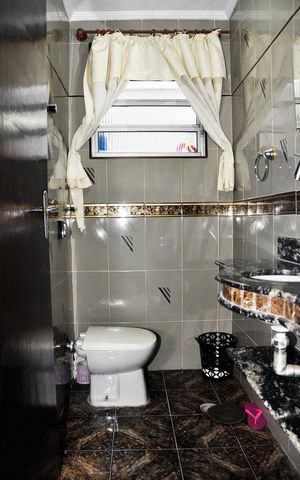 Casa para alugar com 230m², 3 quartos e 2 vagas Casa para alugar com 230m², 3 quartos e 2 vagasDetalhe - Sala - Lavabo