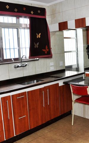 Casa para alugar com 230m², 3 quartos e 2 vagas Casa para alugar com 230m², 3 quartos e 2 vagasDetalhe - Cozinha
