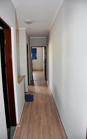 Casa para alugar com 230m², 3 quartos e 2 vagas Casa para alugar com 230m², 3 quartos e 2 vagasDetalhe - Corredor - Quartos