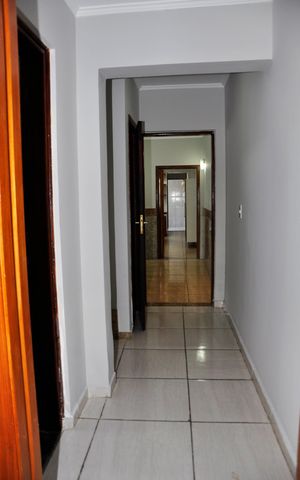 Casa para alugar com 230m², 3 quartos e 2 vagas Casa para alugar com 230m², 3 quartos e 2 vagasDetalhe - Corredor