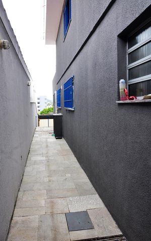 Casa para alugar com 230m², 3 quartos e 2 vagas Casa para alugar com 230m², 3 quartos e 2 vagasDetalhe - Corredor Externo