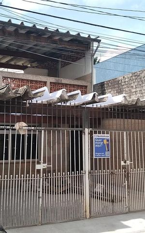 Casa para alugar com 200m², 2 quartos e 3 vagas Casa para alugar com 200m², 2 quartos e 3 vagasFachada