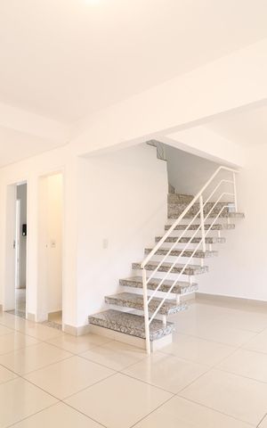 Casa de condomínio para alugar com 100m², 3 quartos e 2 vagasSala