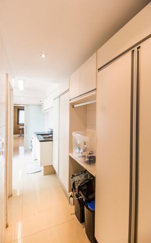 Apartamento à venda com 201m², 3 quartos e 4 vagas Apartamento à venda com 201m², 3 quartos e 4 vagasÁrea de Serviço
