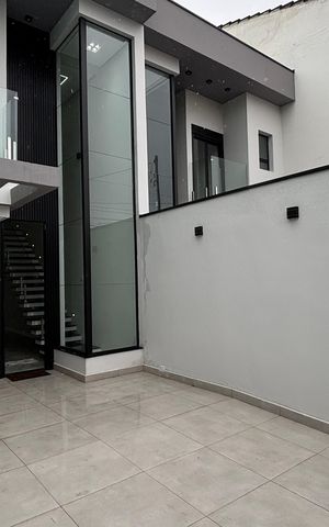 Casa à venda com 155m², 3 quartos e 3 vagas Casa à venda com 155m², 3 quartos e 3 vagasGaragem