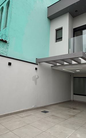 Casa à venda com 155m², 3 quartos e 3 vagas Casa à venda com 155m², 3 quartos e 3 vagasGaragem