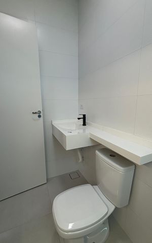 Casa à venda com 155m², 3 quartos e 3 vagas Casa à venda com 155m², 3 quartos e 3 vagasBanheiro da Suíte 2