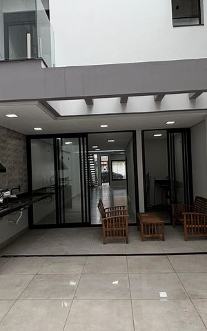 Casa à venda com 155m², 3 quartos e 3 vagas Casa à venda com 155m², 3 quartos e 3 vagasQuintal - Churrasqueira