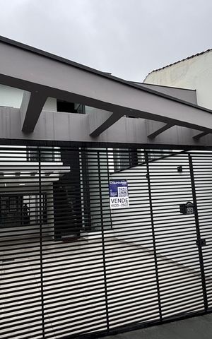 Casa à venda com 155m², 3 quartos e 3 vagas Casa à venda com 155m², 3 quartos e 3 vagasFachada