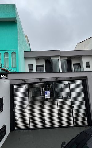 Casa à venda com 155m², 3 quartos e 3 vagas Casa à venda com 155m², 3 quartos e 3 vagasFachada