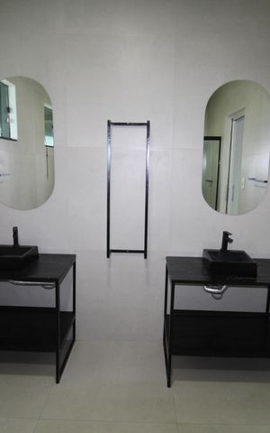 Casa de condomínio para alugar com 460m², 4 quartos e 4 vagasBanheiro da Suíte 2