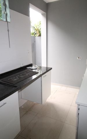Casa de condomínio para alugar com 460m², 4 quartos e 4 vagasÁrea de Serviço