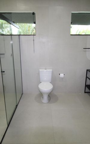 Casa de condomínio para alugar com 460m², 4 quartos e 4 vagasBanheiro da Suíte 2