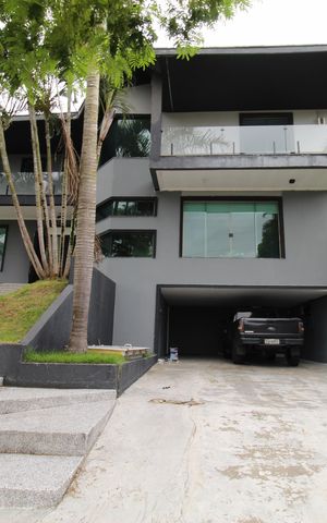 Casa de condomínio para alugar com 460m², 4 quartos e 4 vagasÁrea Externa