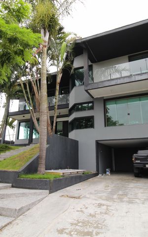 Casa de condomínio para alugar com 460m², 4 quartos e 4 vagasÁrea Externa