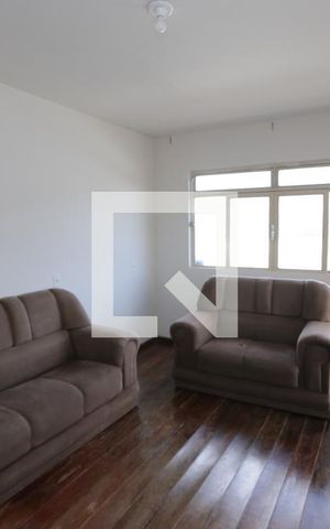Casa para alugar com 370m², 8 quartos e 3 vagas Casa para alugar com 370m², 8 quartos e 3 vagasCasa 1