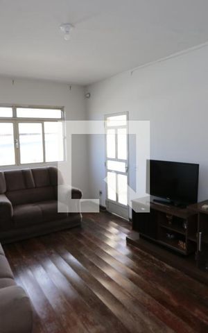 Casa para alugar com 370m², 8 quartos e 3 vagas Casa para alugar com 370m², 8 quartos e 3 vagasCasa 1