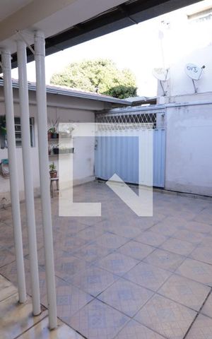 Casa para alugar com 370m², 8 quartos e 3 vagas Casa para alugar com 370m², 8 quartos e 3 vagasCasa 3