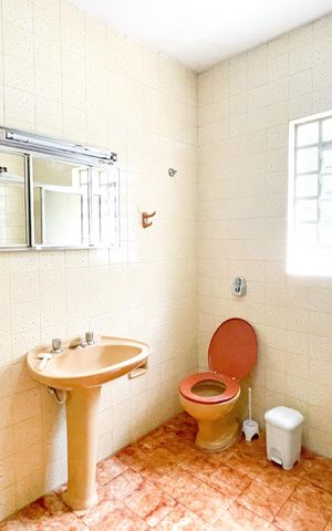 Casa à venda com 110m², 2 quartos e 1 vaga Casa à venda com 110m², 2 quartos e 1 vagaBanheiro