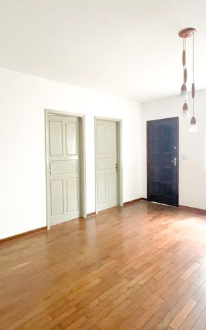 Casa à venda com 110m², 2 quartos e 1 vaga Casa à venda com 110m², 2 quartos e 1 vagaSala