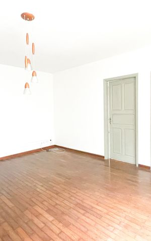 Casa à venda com 110m², 2 quartos e 1 vaga Casa à venda com 110m², 2 quartos e 1 vagaSala