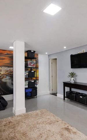 Casa à venda com 400m², 4 quartos e 5 vagasDetalhe