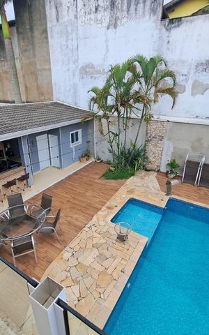 Casa à venda com 400m², 4 quartos e 5 vagasQuintal 