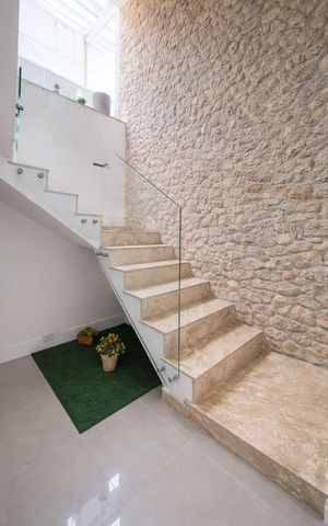 Casa à venda com 400m², 4 quartos e 5 vagasEscada