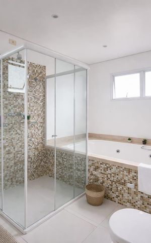 Casa à venda com 400m², 4 quartos e 5 vagasBanheiro suíte 4 - Master