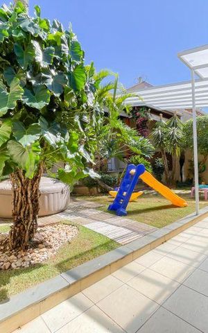 Casa à venda com 380m², 5 quartos e 6 vagas Casa à venda com 380m², 5 quartos e 6 vagasQuintal