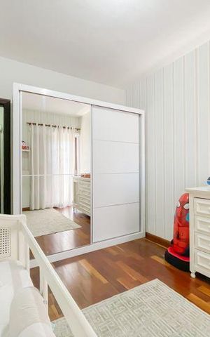 Casa à venda com 380m², 5 quartos e 6 vagas Casa à venda com 380m², 5 quartos e 6 vagasQuarto 3